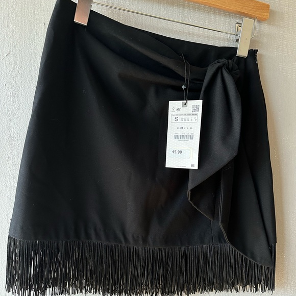 Zara Dresses & Skirts - Zara mini skirt size S